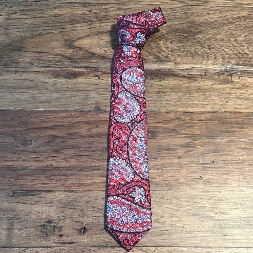 Daniel Cremieux paisley tie.